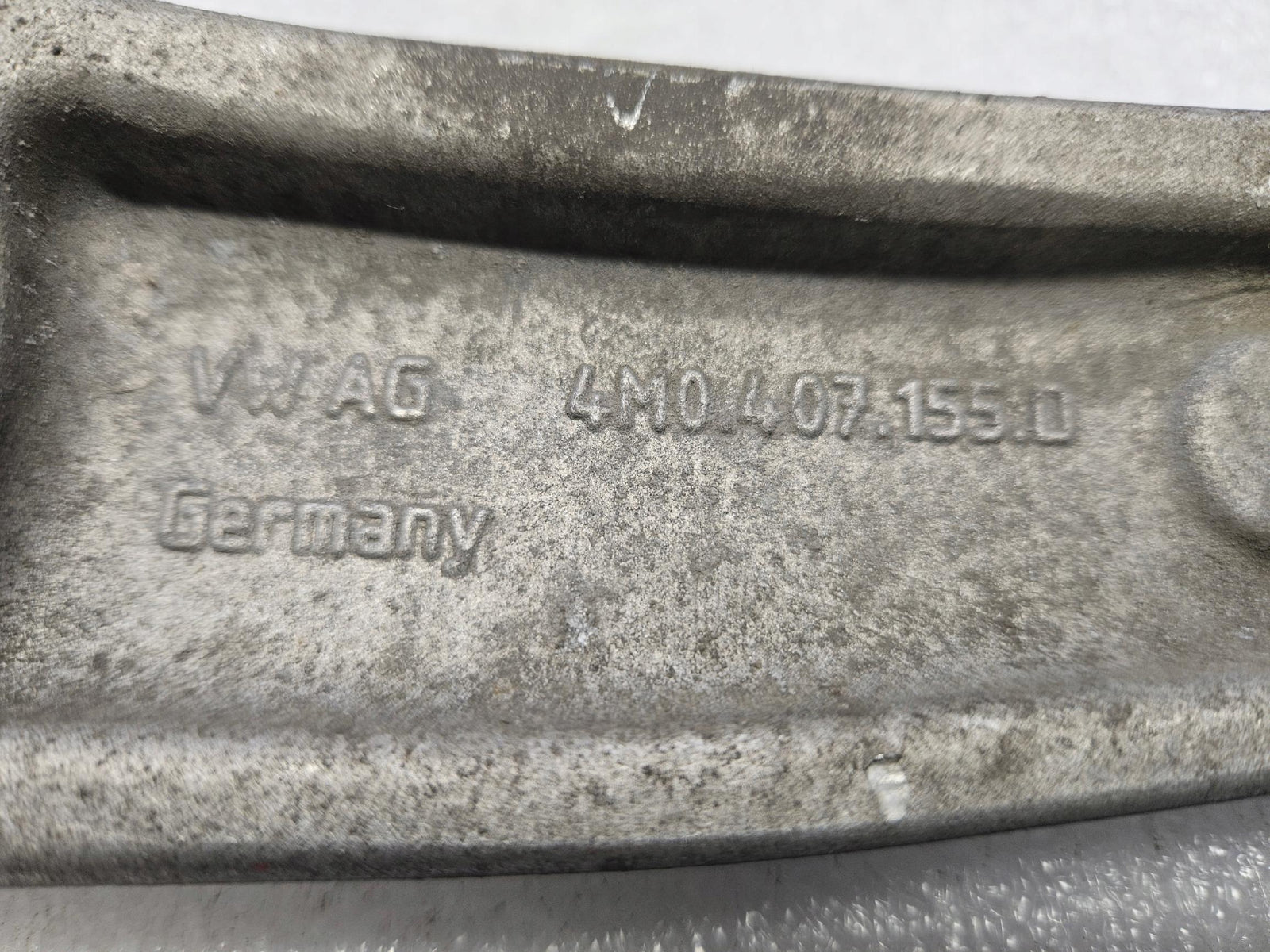 Wahacz lewy AUDI Q7 4M0407155D IDEAŁ oryginał Audi