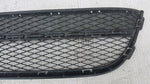 Środkowa kratka zderzaka przedniego VW TIGUAN 5N0853677 demontaż