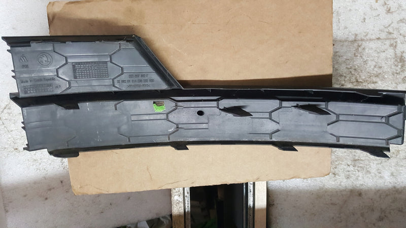 KRATKA PRAWA ZDERZAKA PRZÓD OCTAVIA III 5E0807682F
