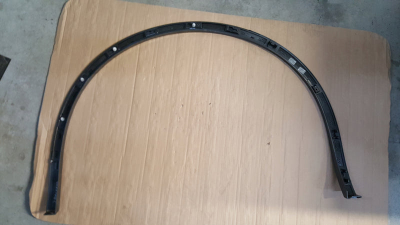 VW TOUAREG III 18R- LISTWA BŁOTNIKA PRAWA TYŁ 760853818C