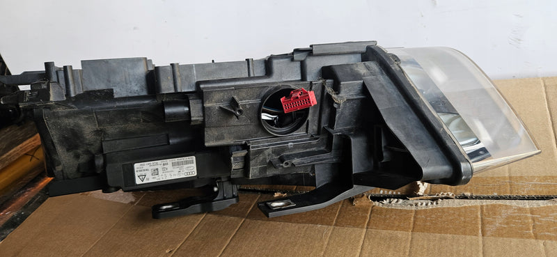 8U0941032 Pr xenon skrętny LED Audi Q3 2013r przed liftem IDEAŁ