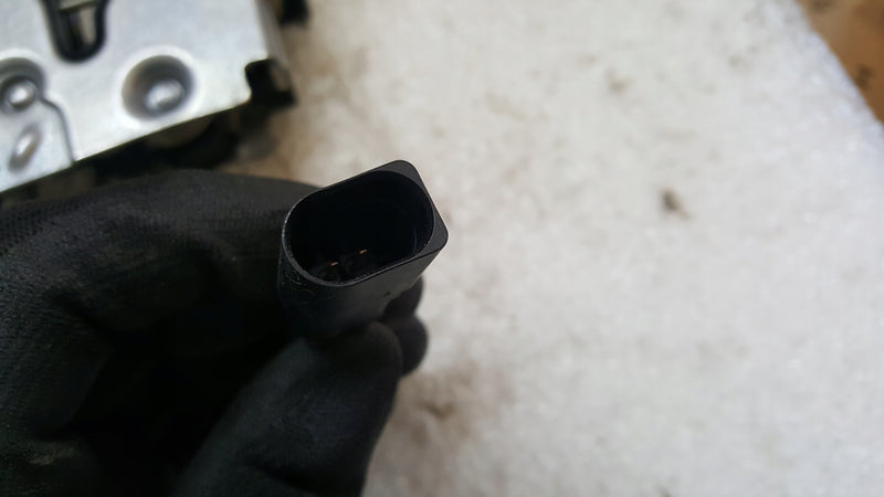 Zamek maski VW SKODA 1S0823509E NOWY oryginał