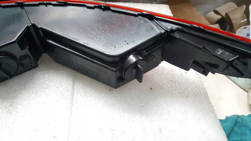 AUDI Q3 8U LIFT LAMPA W ZDERZAK PRAWA TYŁ TYLNA 8U0945096D