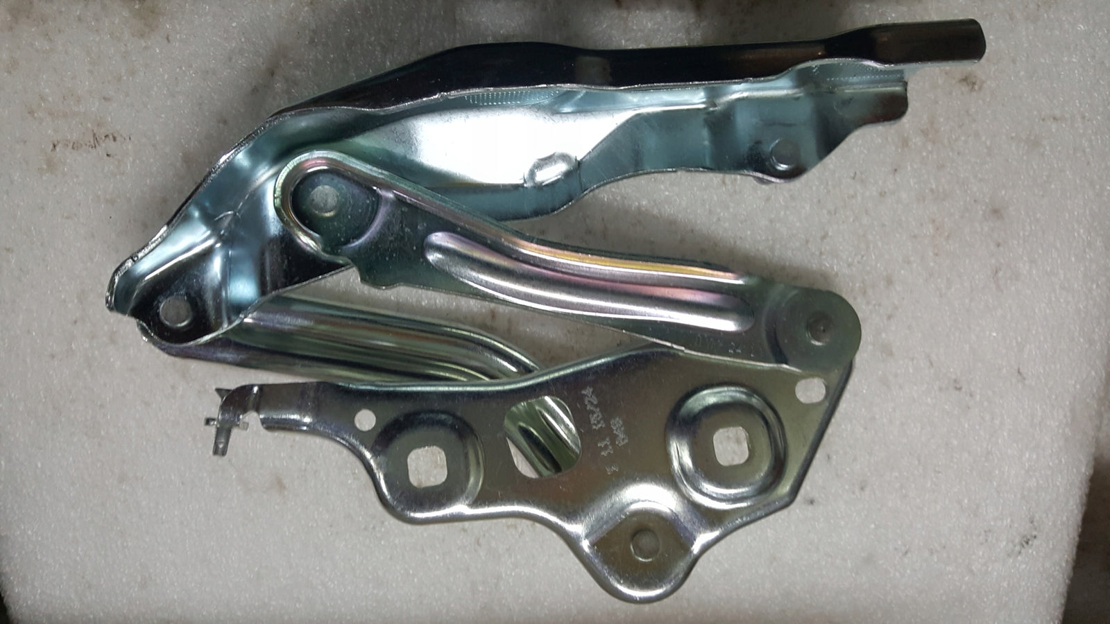 NOWY ORYGINALNY lewy zawias maski SKODA OCTAVIA 5E3823301