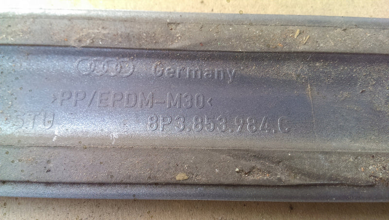 Listwa błotnika PR tył AUDI A3 S-LINE 8P3853984C