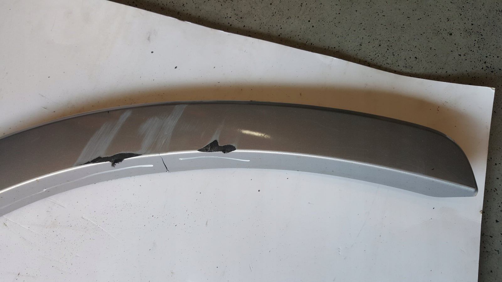 Listwa błotnika prawy przód AUDI Q3 8U0853718A demontaż