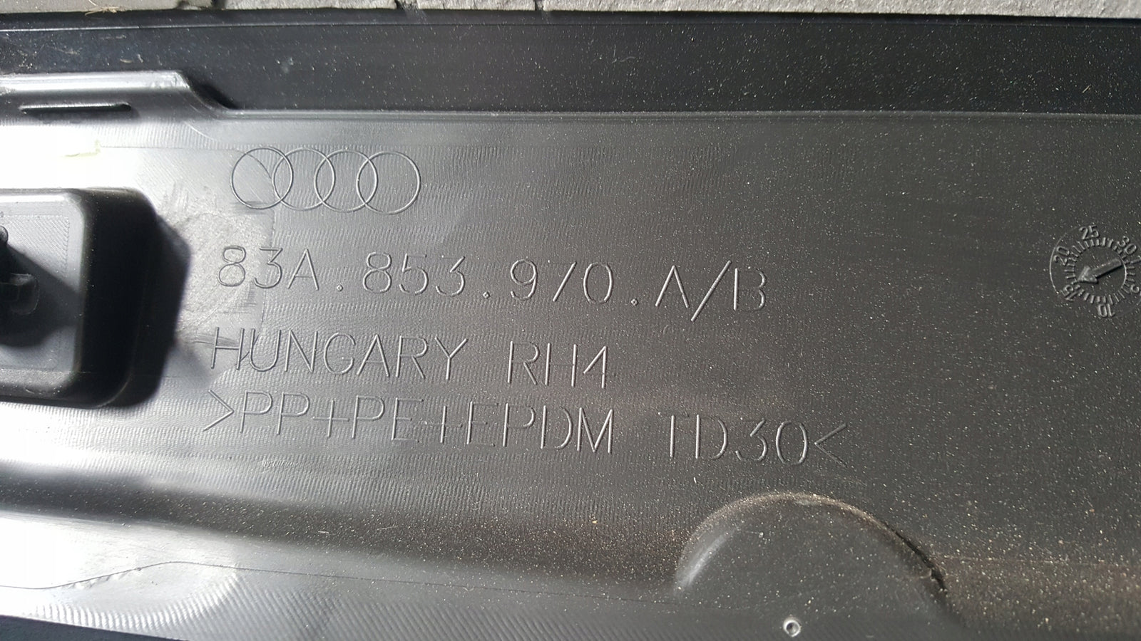 Listwa drzwi prawy tył AUDI Q3 83A853970A/B NOWA