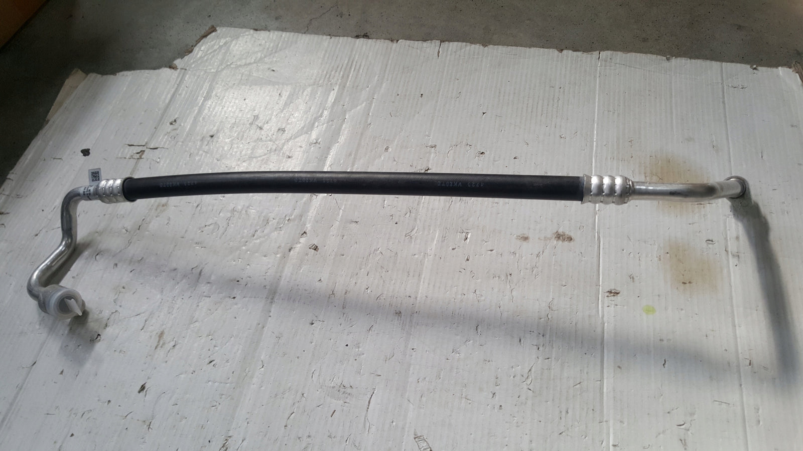 NOWY ORYGINALNY przewód rurka klimatyzacji AUDI A4 (B9) A5 8W0816743BN