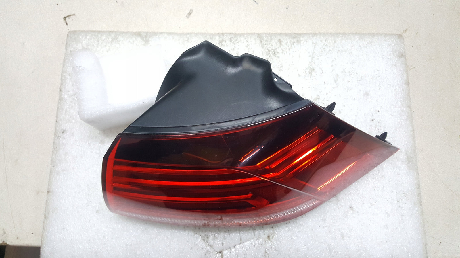 Volkswagen OE LAMPA TYLNA PRAWA W BŁOTNIK GOLF 7 LIFT 5G0945096Q LED