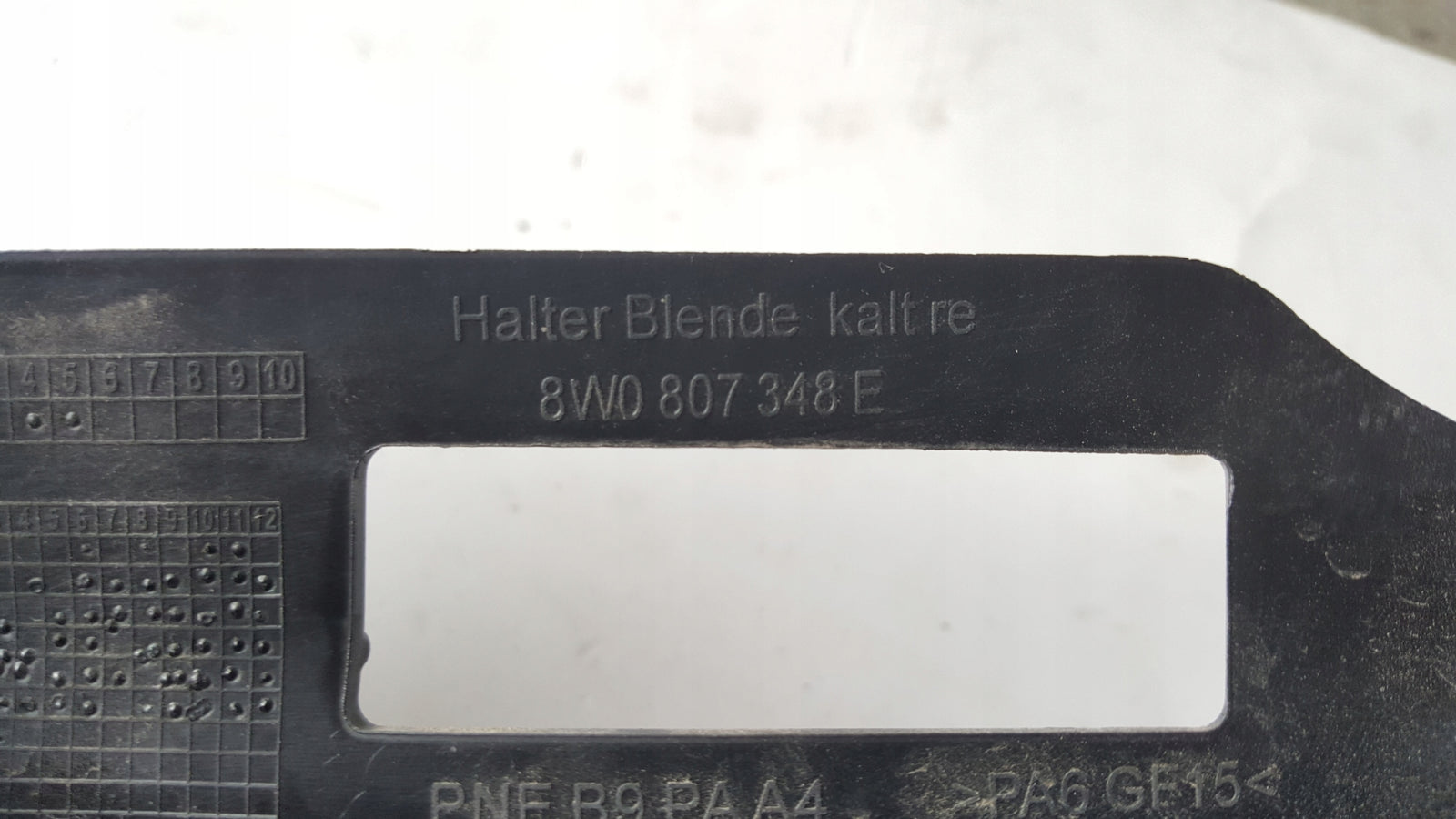 Prawa końcówka wydechu + uchwyt AUDI 8W0253826L 8W0807348E demontaż