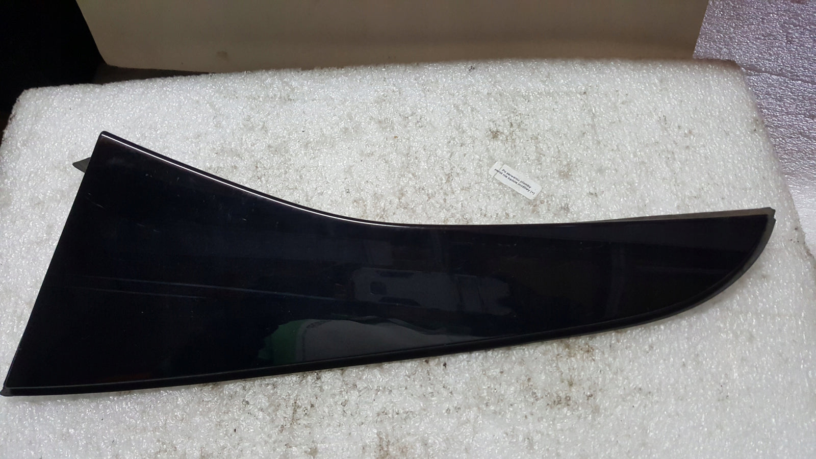 Listwy klapy bagażnika lewa+prawa strona M-B W205 A2067900400 A2067900300