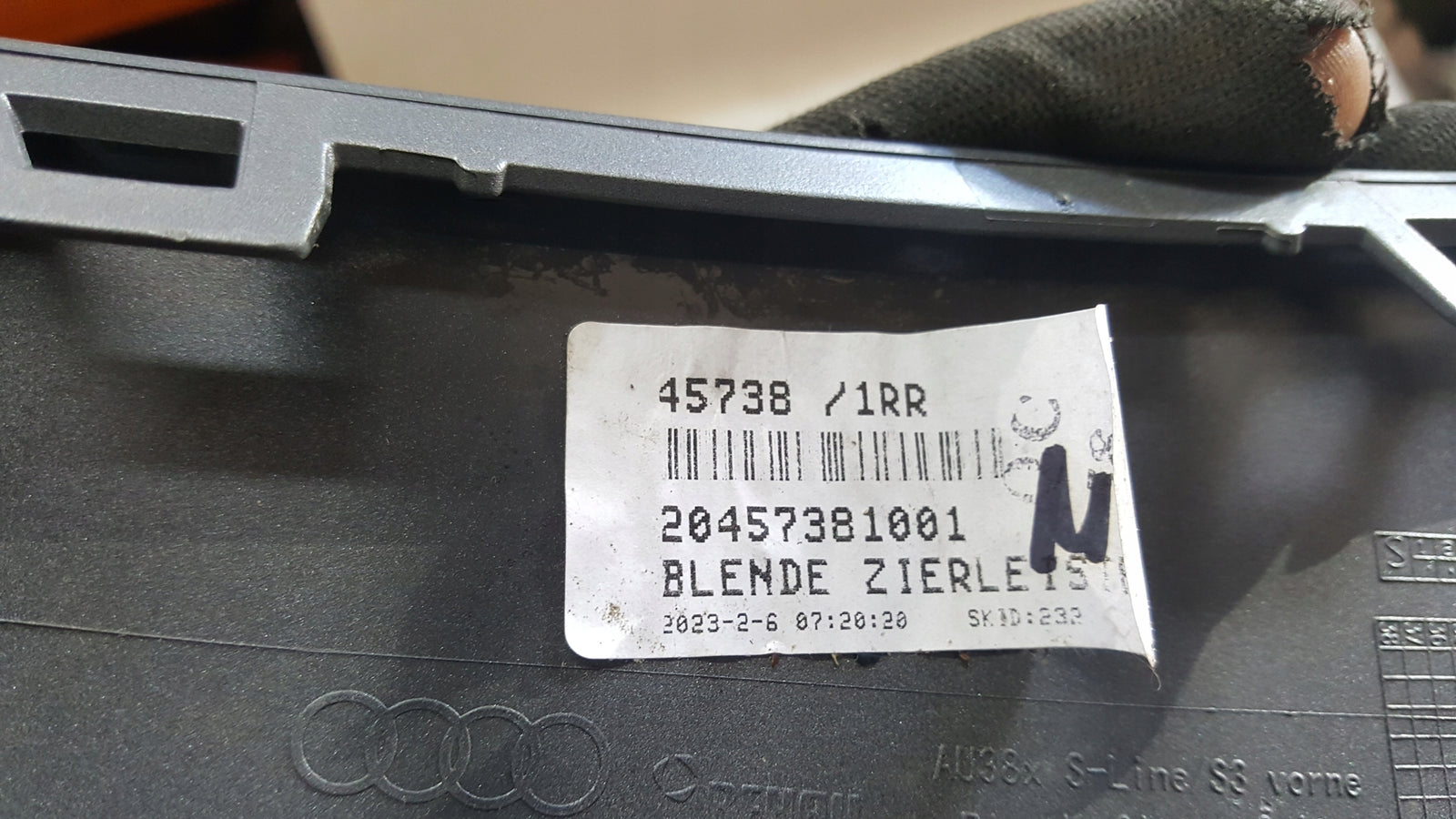 Listwa zderzaka lewy przód AUDI A3 S-LINE 8Y0807697 demontaż