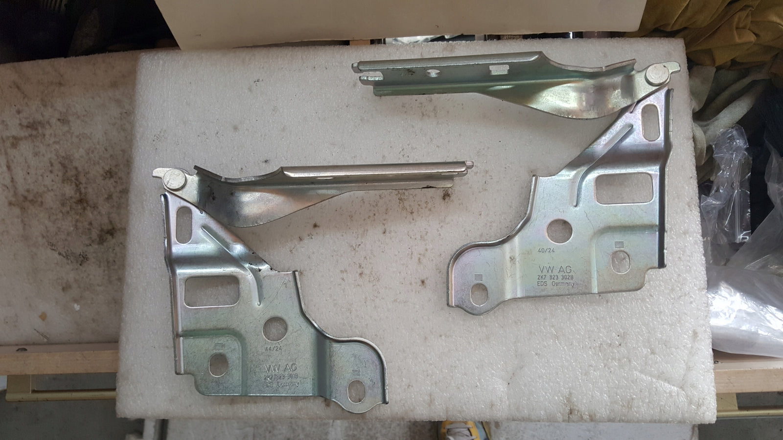 NOWE ORYGINALNE zawiasy maski L+P VW CADDY 2K7823301B 2K7823302B