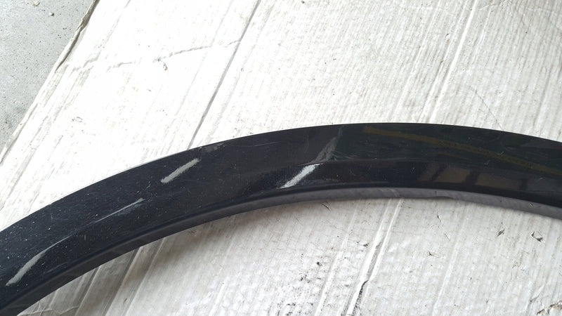 Listwa błotnika przedniego prawa strona AUDI Q5 80A853718F demontaż