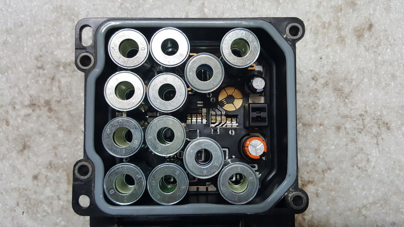 Sterownik pompy ABS VW POLO SKODA FABIA SEAT IBIZA 6R0907379BE demontaż