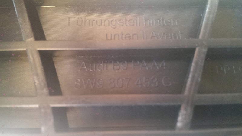 Ślizg zderzaka tył AUDI A4B9 kombi 8W9807453C/454C