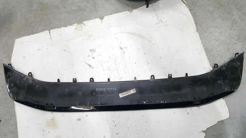 Spoiler dokładka zderzaka przedniego AUDI A4 (B9) 8W0807717B demontaż