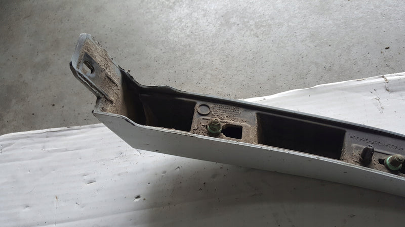 Listwa błotnika prawy tył VW TOUAREG 3 760853818D