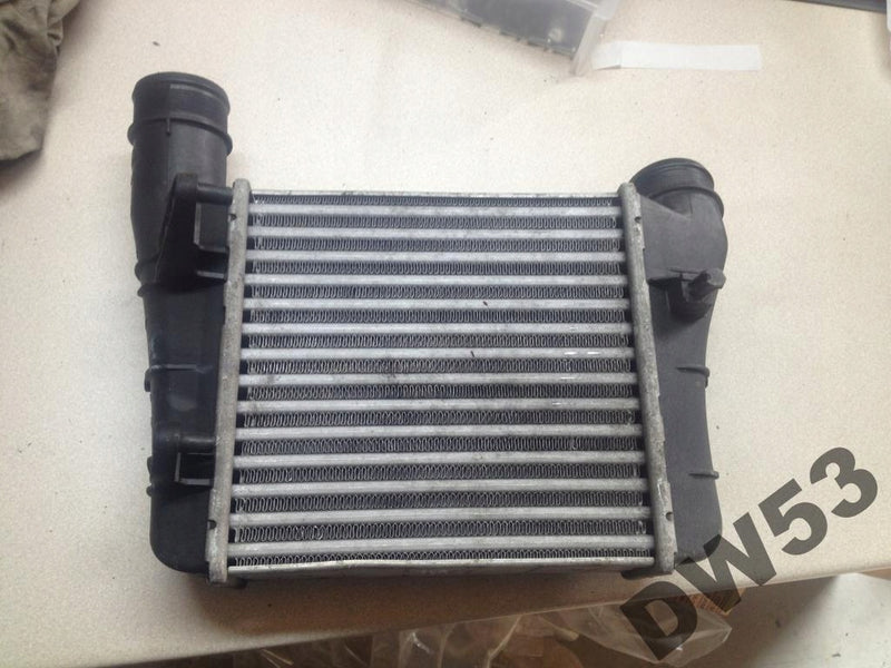 chłodnica powietrza Audi A4 8E0145805S intercooler