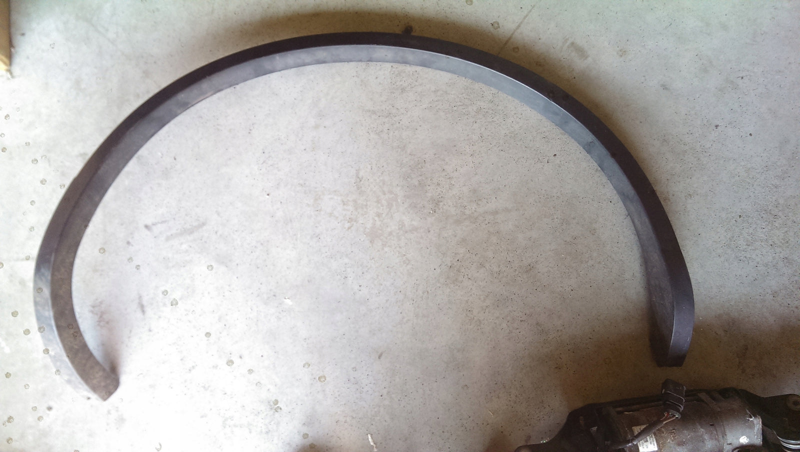 Listwa błotnika prawy tył VW TOUAREG 7P6854820BR