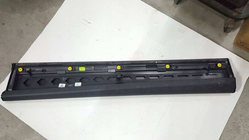 Listwa drzwi LE przód AUDI Q8 4M8853959B demontaż