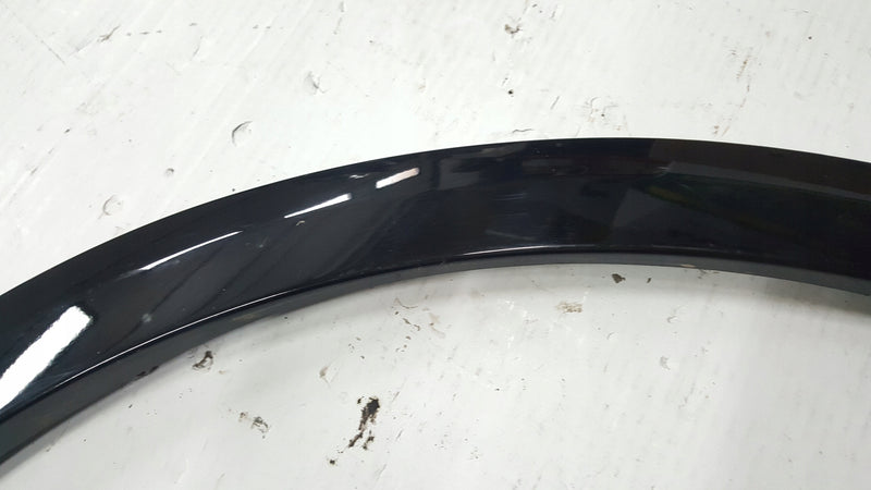 Listwa błotnika prawy tył AUDI Q2 81A853818A