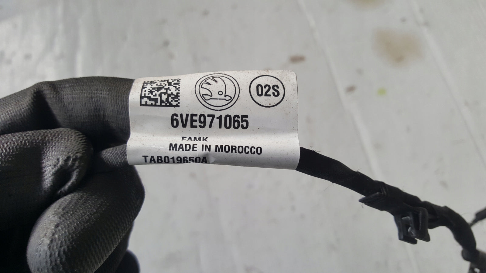 Wiązka instalacja czujników PDC tył -- SKODA FABIA 6VE971065 demontaż