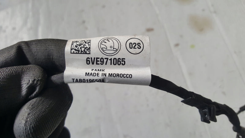 Wiązka instalacja czujników PDC tył -- SKODA FABIA 6VE971065 demontaż