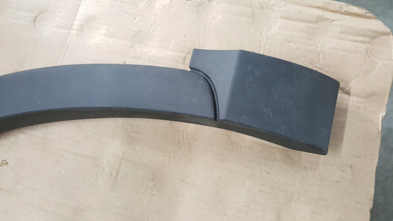 Listwa przednia lewa AUDI Q3 I 8U0 przód lewy 8U0853717