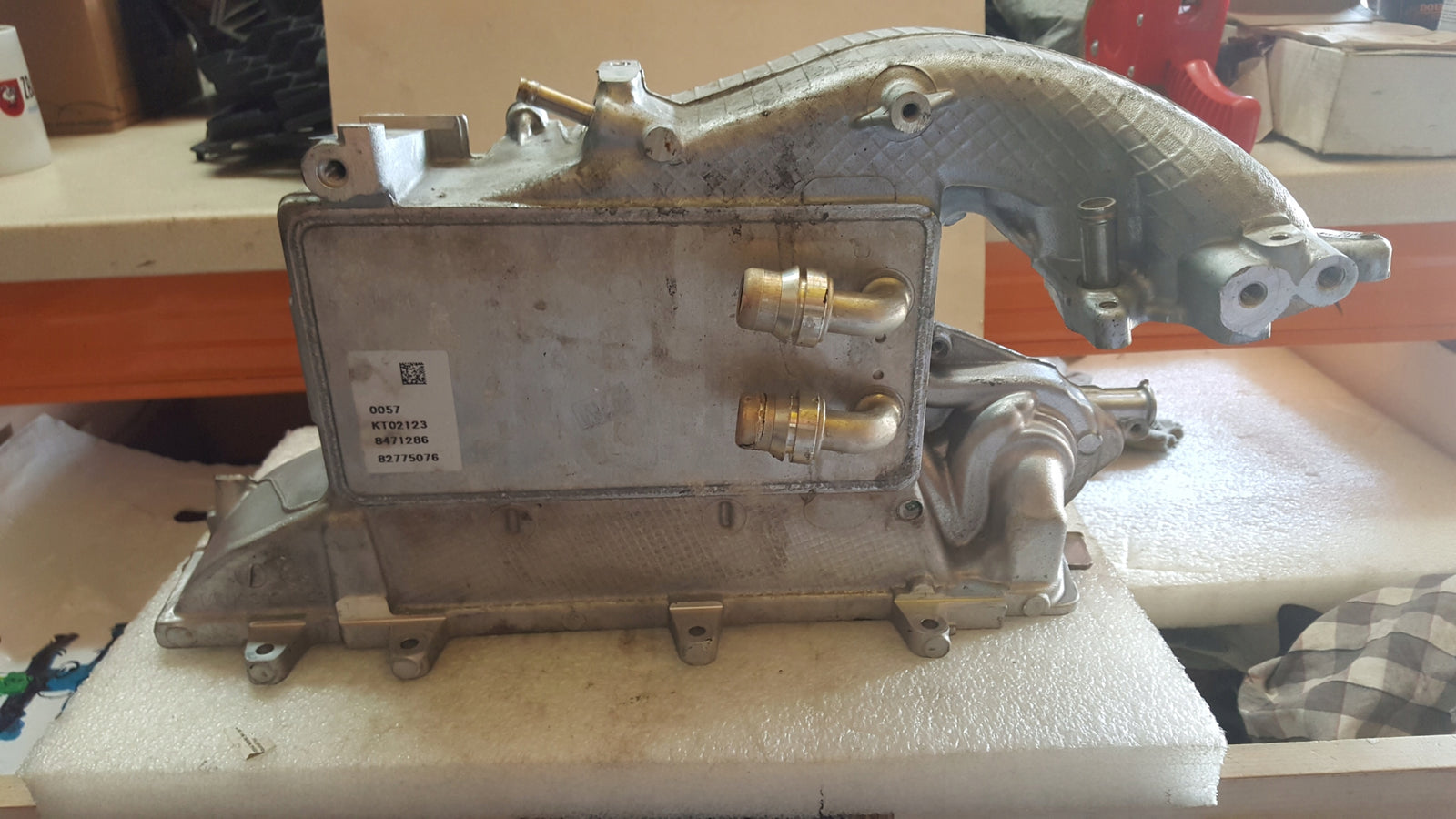 Kolektor ssący VW AUDI SEAT SKODA 2.0 TDI 05L129766Q demontaż
