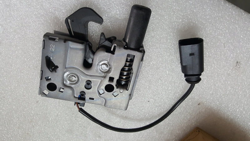 Zamek maski AUDI A6 C8 A7 RS6 4K0823509A NOWY