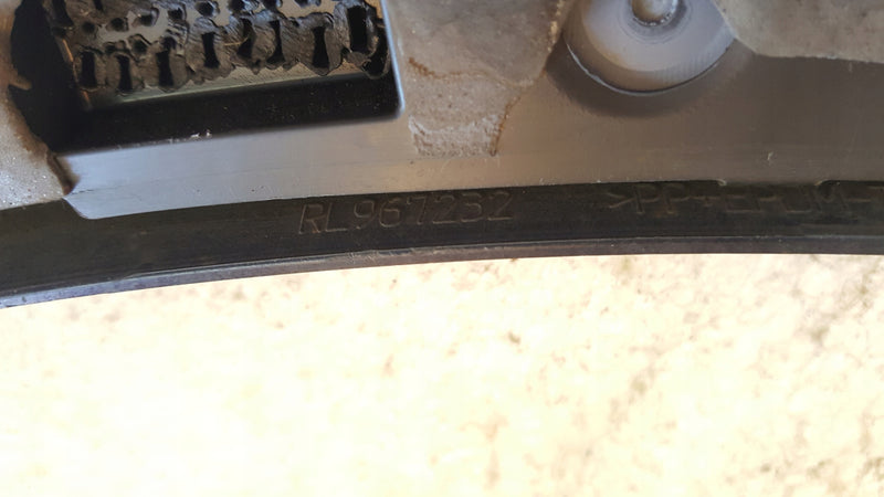 LISTWA BŁOTNIKA PRAWY PRZÓD AUDI Q7 RL967232