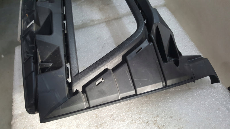 Kratka ramka halogenu lewa VW POLO 2G0853665G demontaż