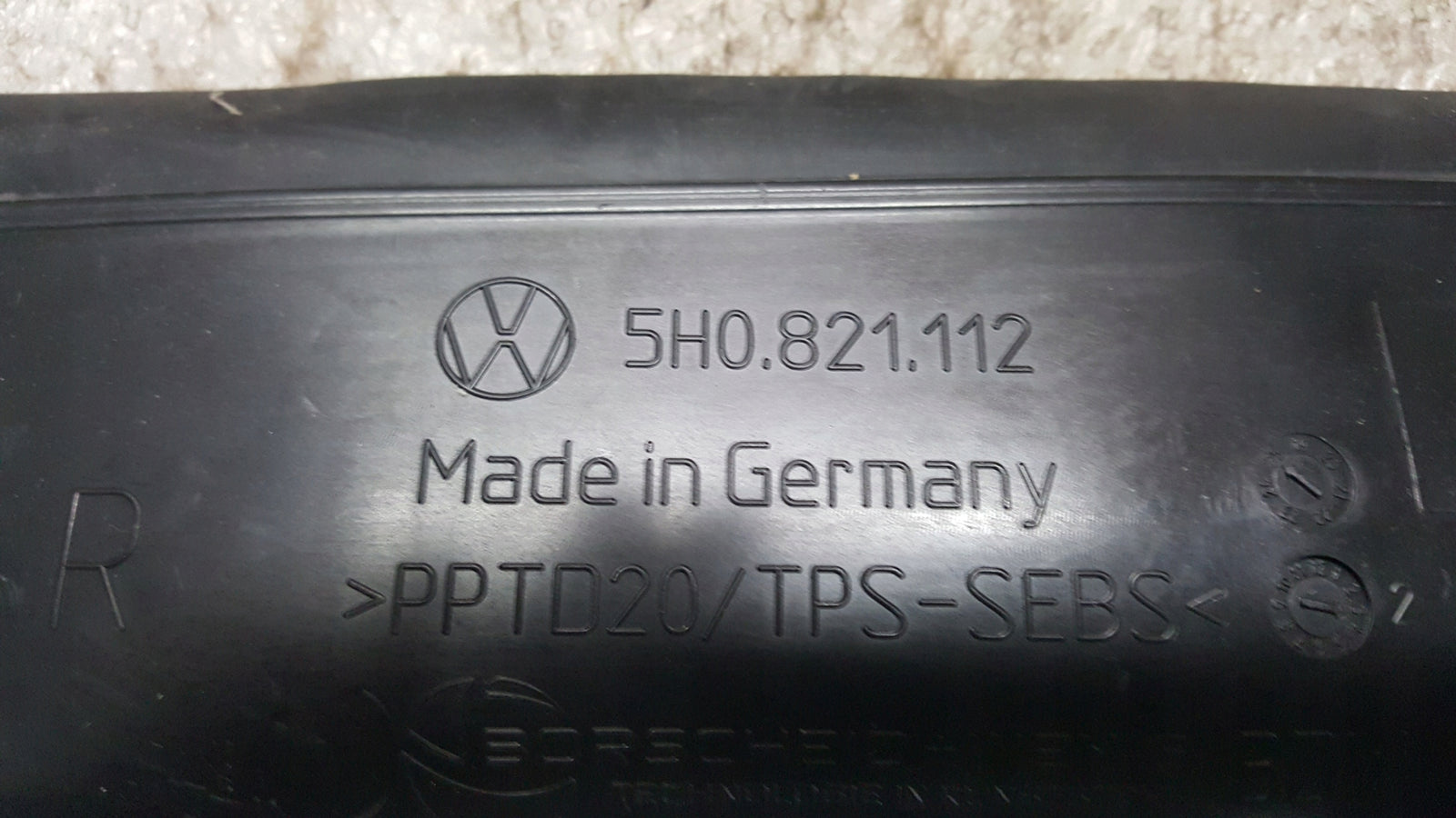 Osłona błotnika prawa 5H0821112 Golf VIII Nowa Oryginalna