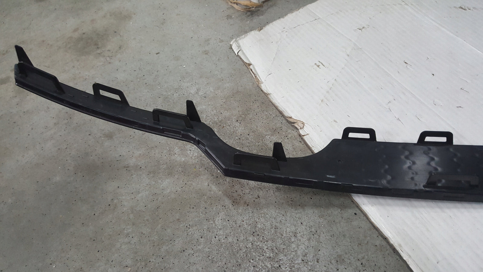NOWA ORYGINALNA atrapa kratka zderzaka tylnego AUDI A1 S-LINE 8XA807833