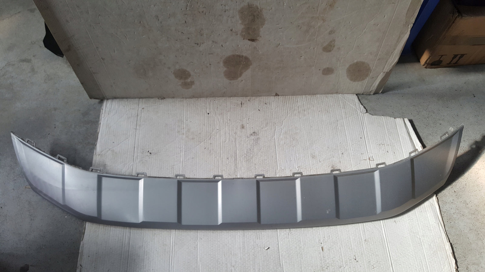 Dokładka spoiler zderzaka przedniego VW T-ROC 2GA807531A demontaż