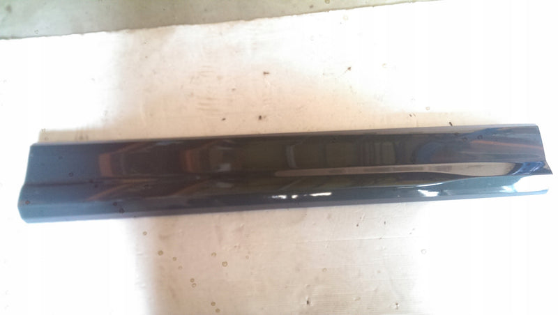 Listwa drzwi prawy przód AUDI Q2 81A853960B