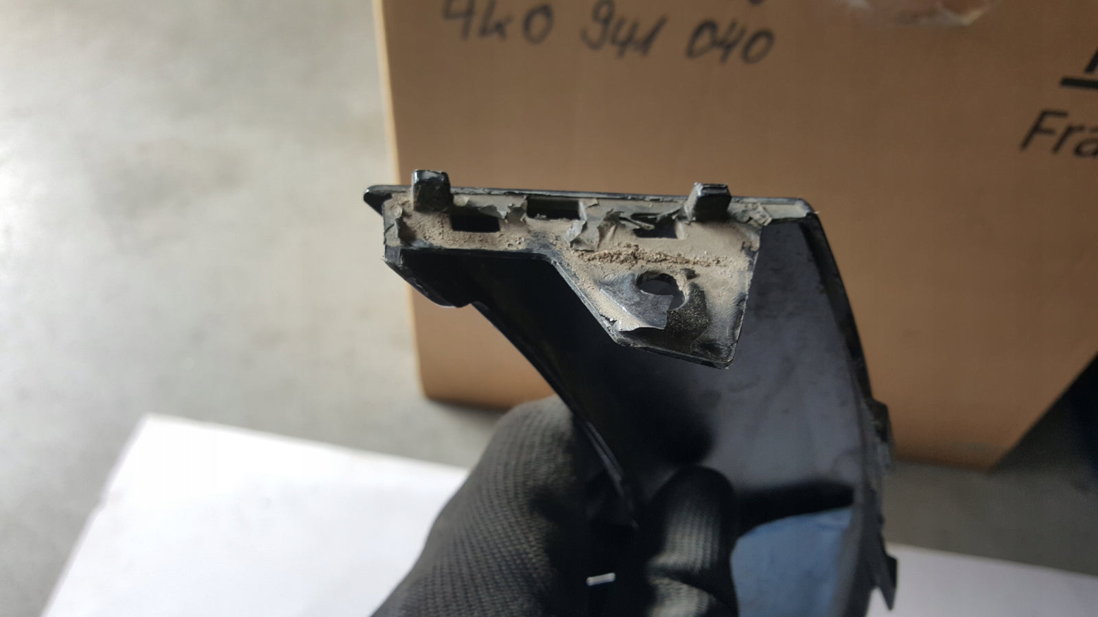 Narożnik listwa zderzaka lewy przód AUDI A1 82A807061B/C