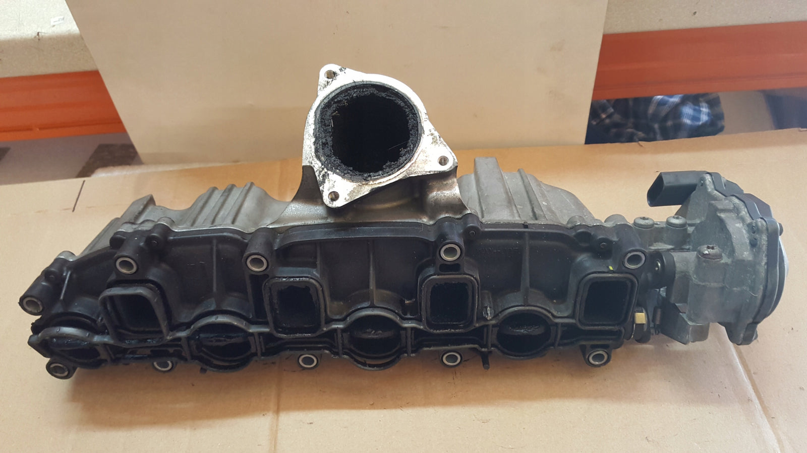 Kolektor ssący VW AUDI SEAT SKODA 03L129711E