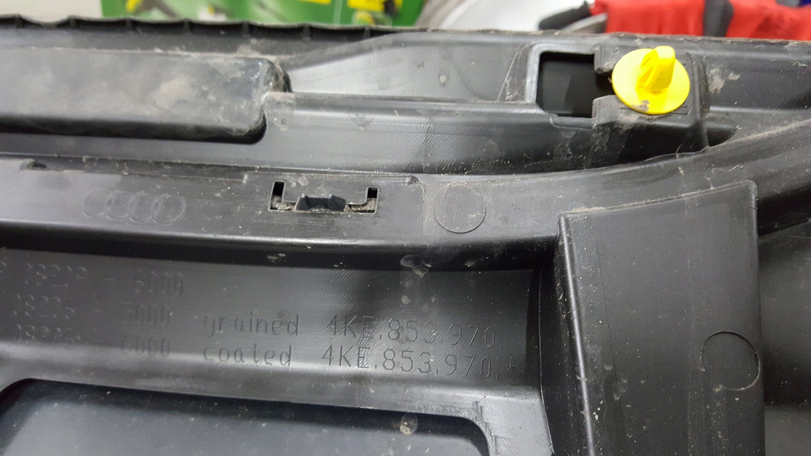 Listwa drzwi prawy tył AUDI E-TRON 4KE853970