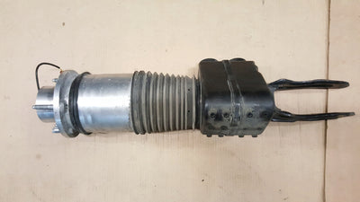 Amortyzator prawy przód PORSCHE TAYCAN 9J1616038E demontaż