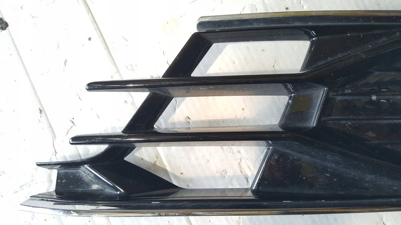 Kratka zderzaka przedniego lewa strona AUDI A6 (C7) 4G0807681AD demontaż