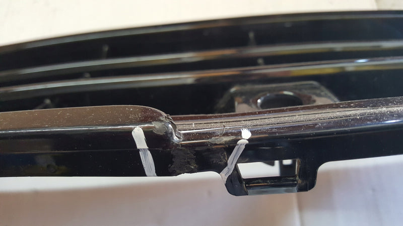Środkowa kratka zderzaka przedniego VW GOLF VIII 5H0853677E demontaż