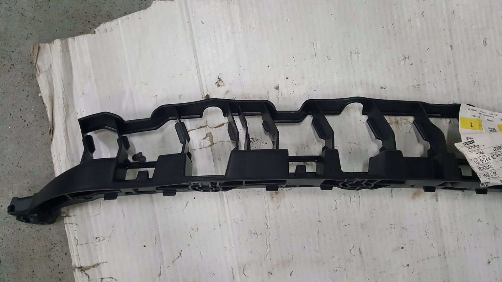 NOWY ORYGINALNY ślizg zderzaka tylnego SKODA OCTAVIA IV kombi 5E7807863