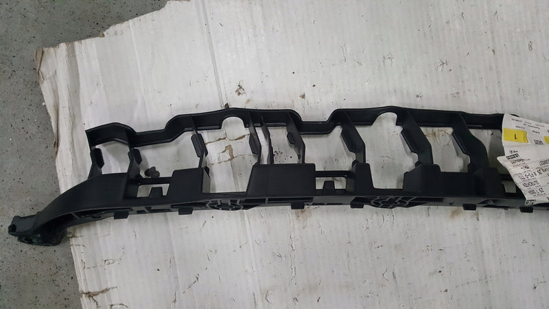 NOWY ORYGINALNY ślizg zderzaka tylnego SKODA OCTAVIA IV kombi 5E7807863