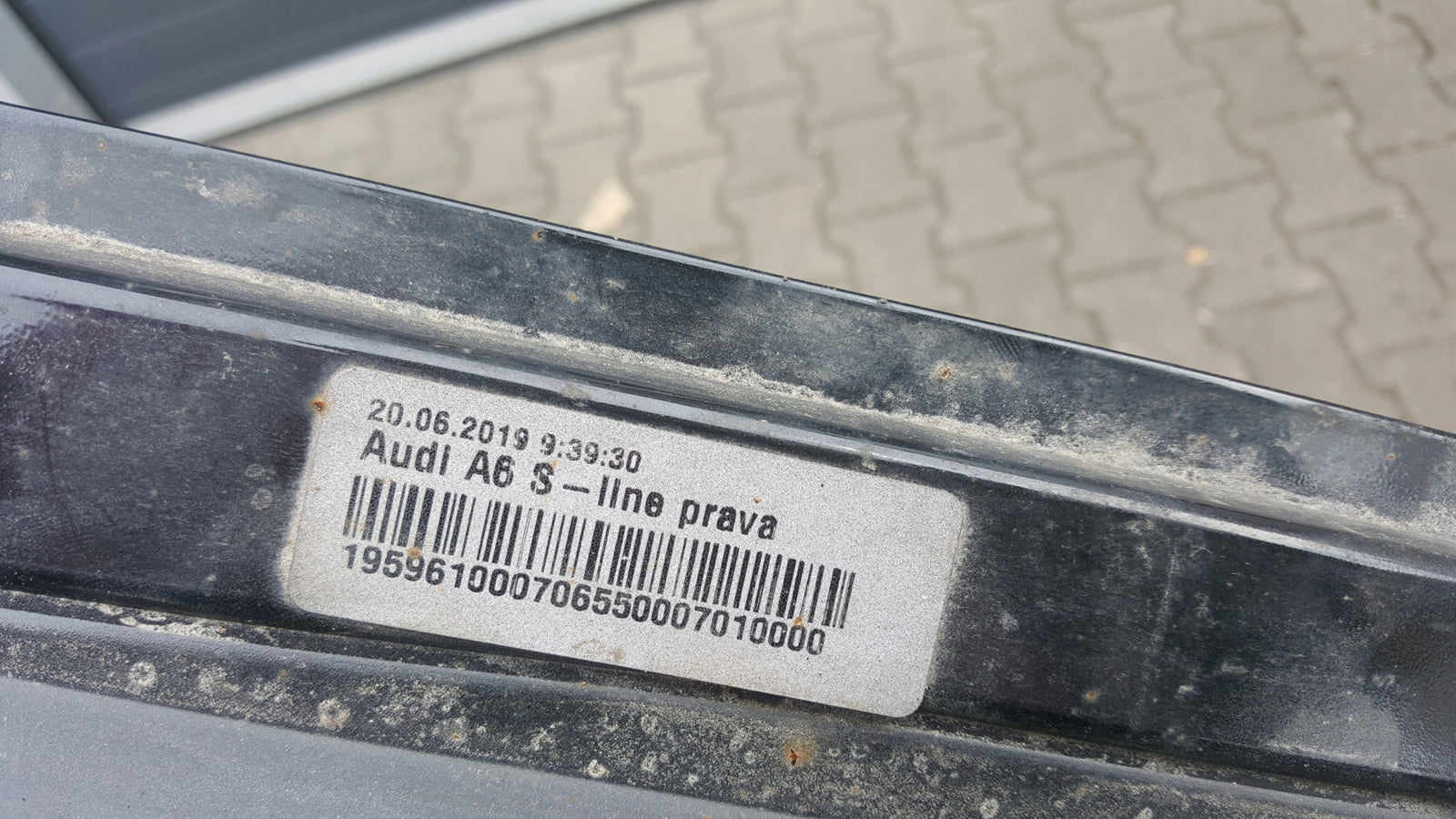 Listwa progowa prawa strona AUDI A6 (C8) S-LINE 4K0853856A demontaż