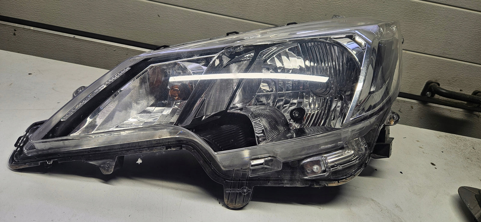 Le REFLEKTOR 8301D445 MITSUBISHI SPACE STAR LIFT FL 2020 oryginał