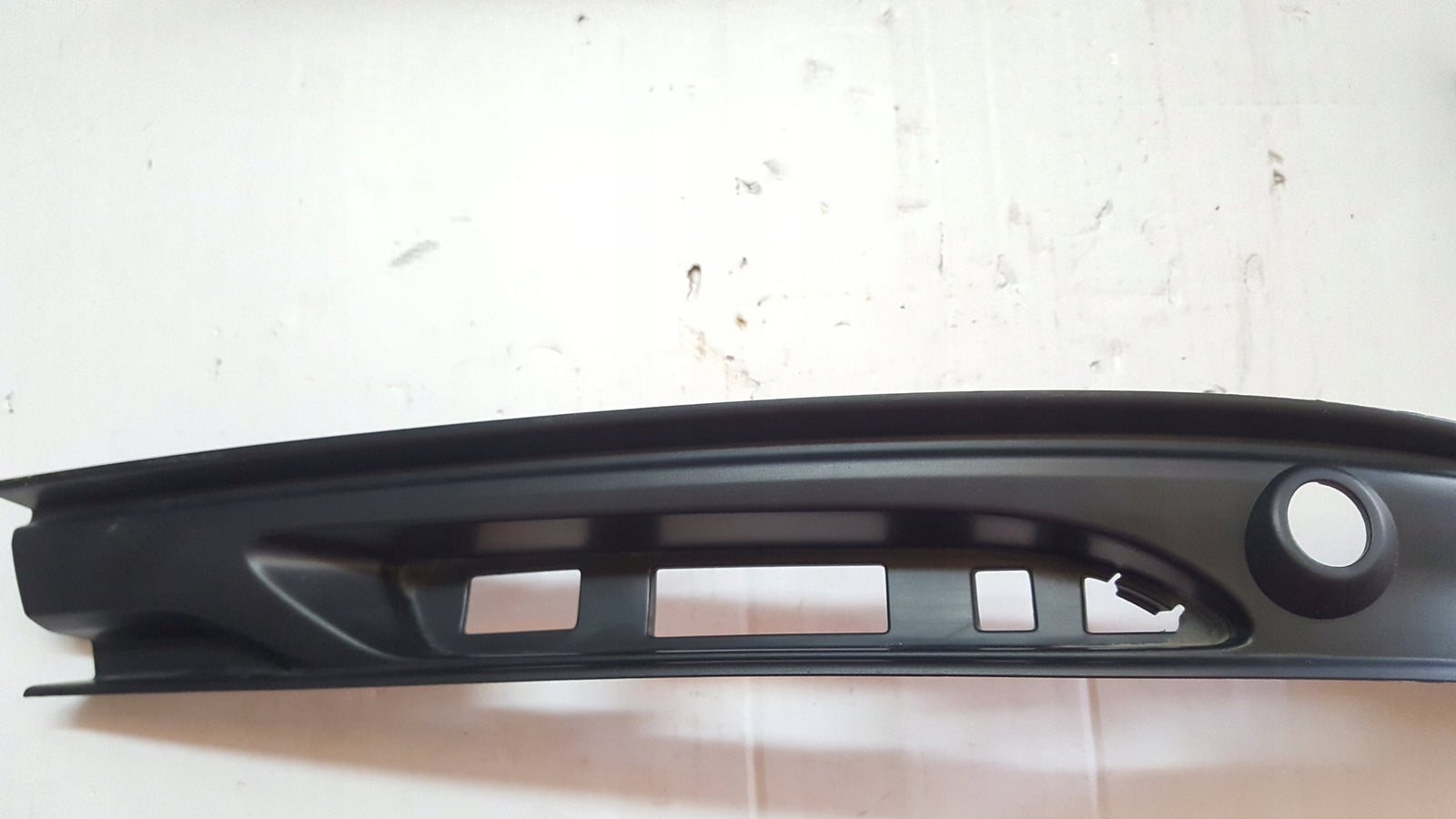Listwa atrapa zderzaka tylnego prawa strona AUDI RSQ3 83F807834C demontaż