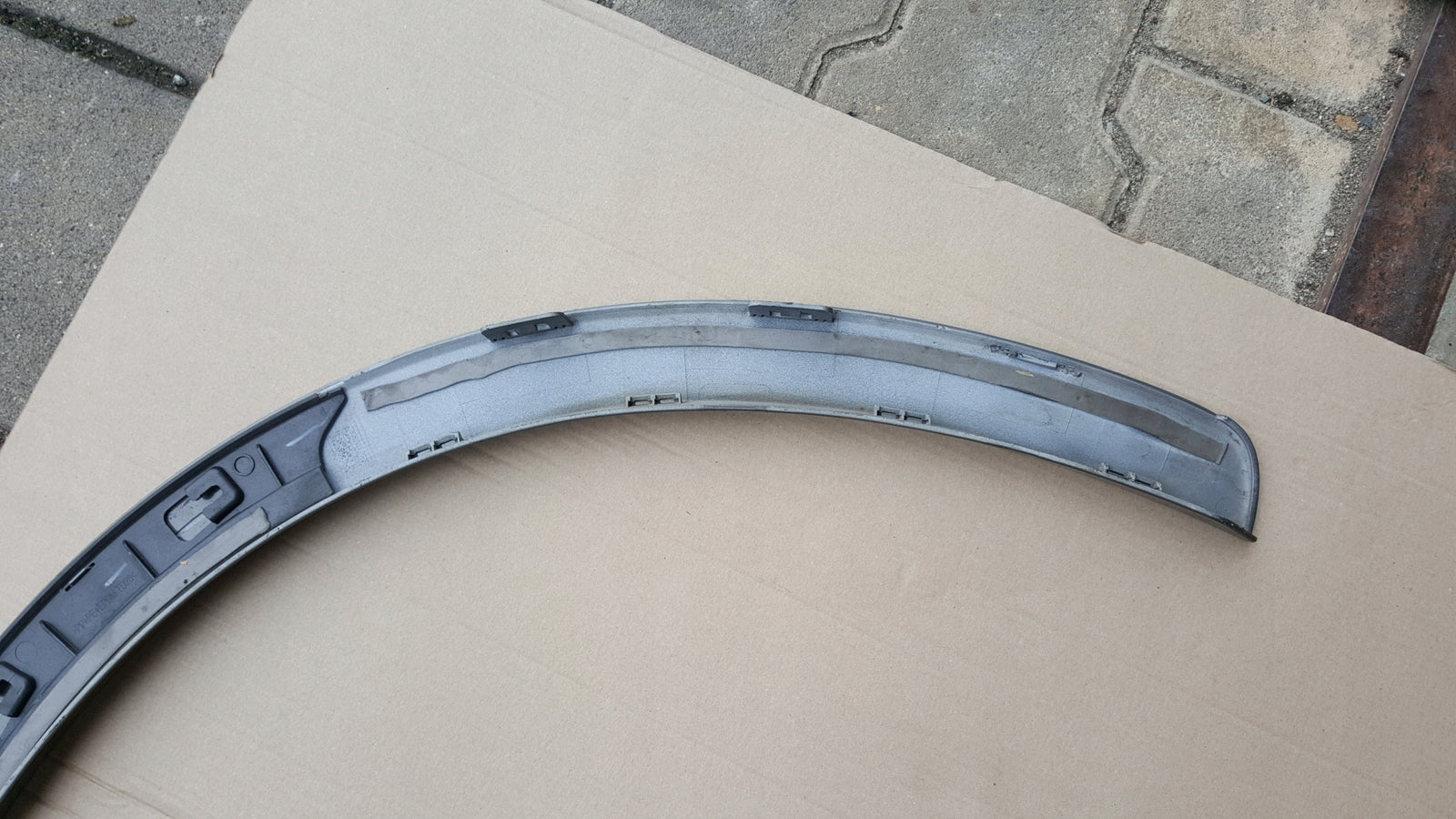 Listwa przednia lewa AUDI Q3 I 8U0 przód lewy 8U0853717A