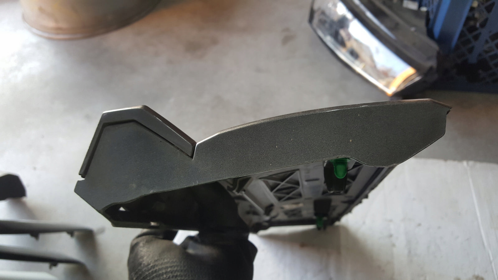 Listwa drzwi prawy tył SEAT ATECA 575854950J demontaż